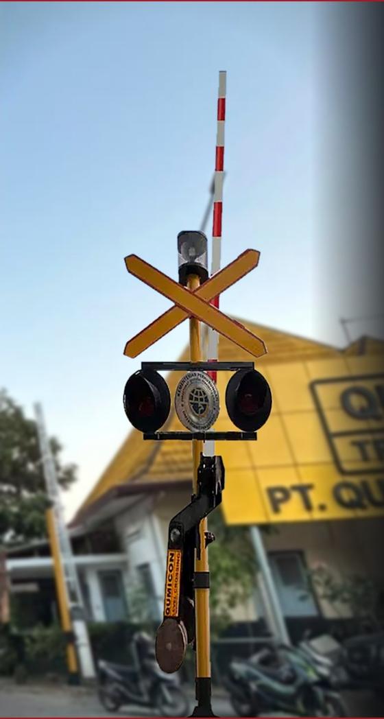 Palang pintu perlintasan QL-7.5-RP di depan kantor Qumicon